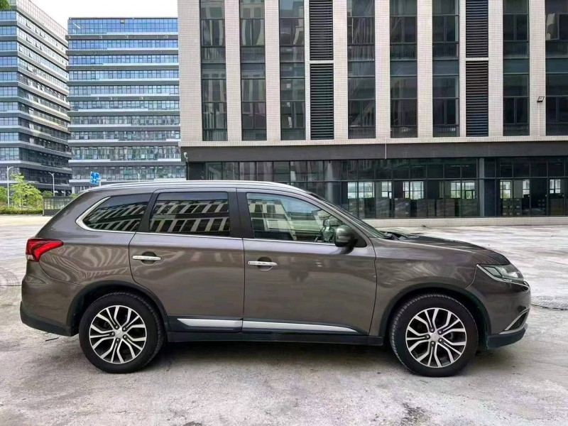 广州16年三菱欧蓝德6