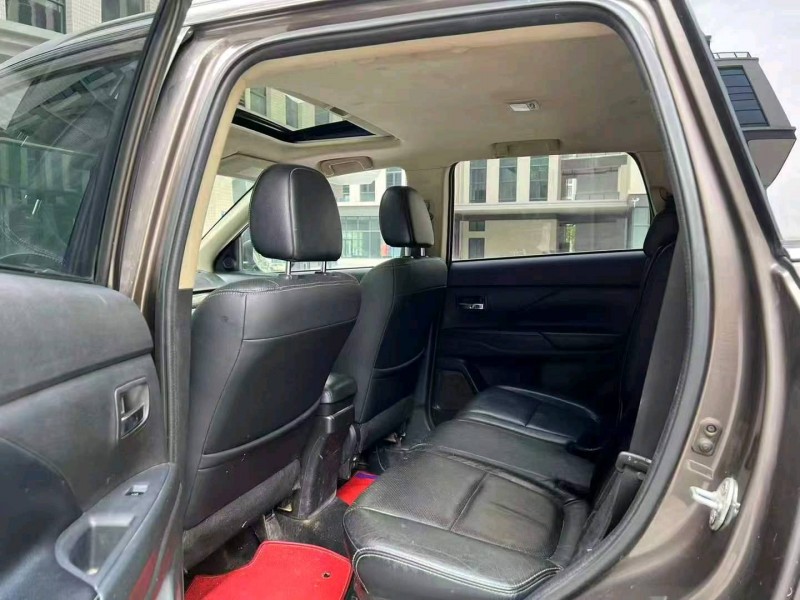 广州16年三菱欧蓝德7