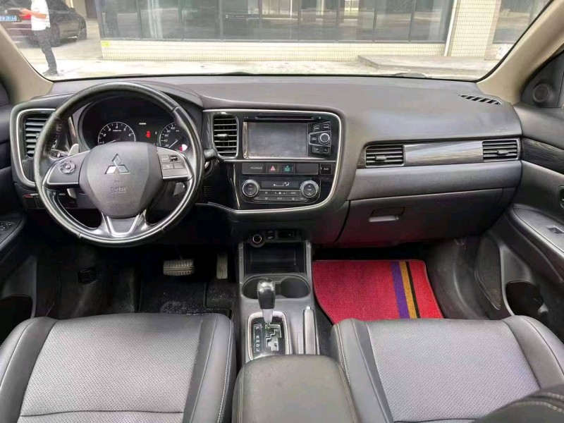 广州16年三菱欧蓝德8