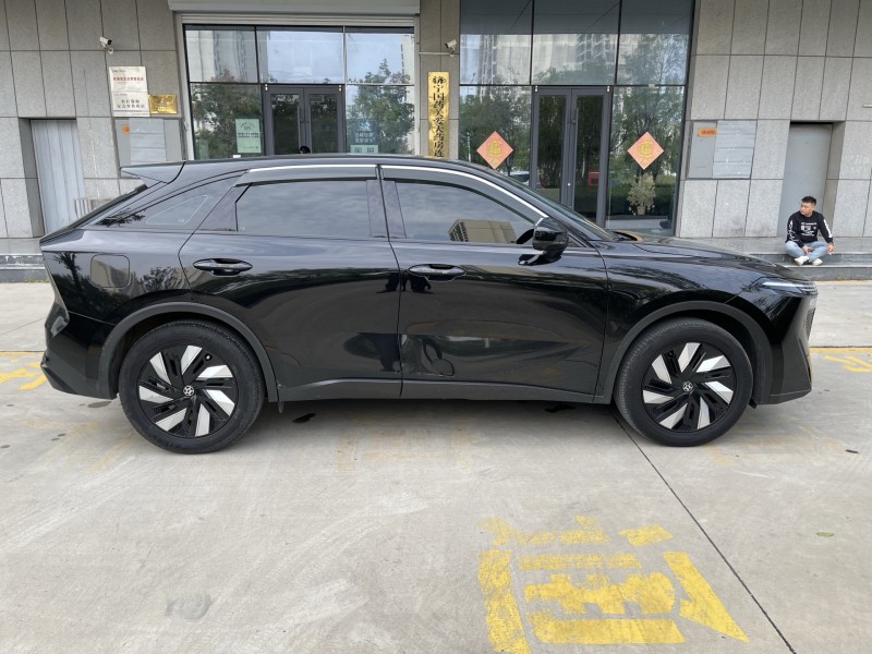 济宁23年启辰大V8