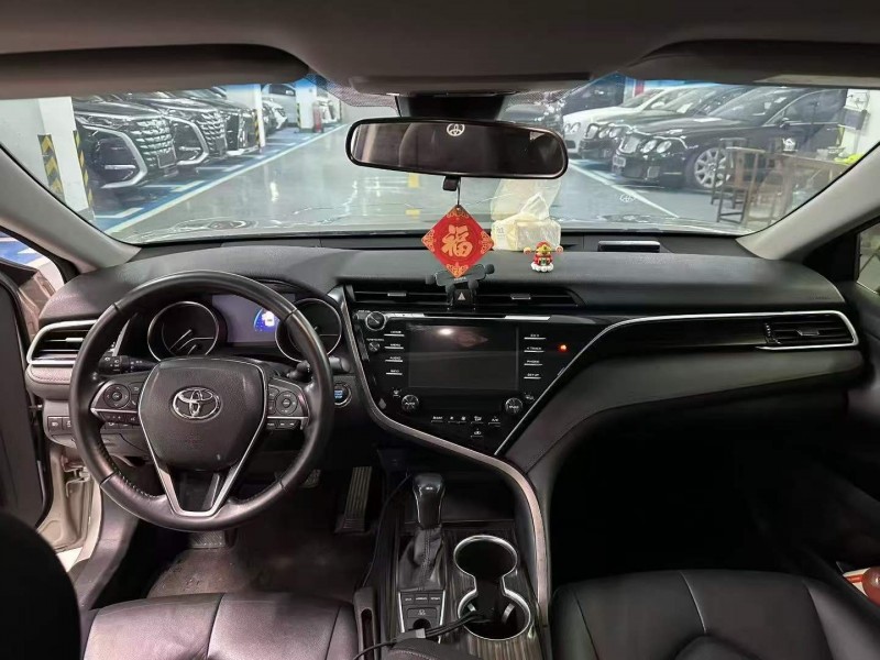 广州18年丰田凯美瑞5