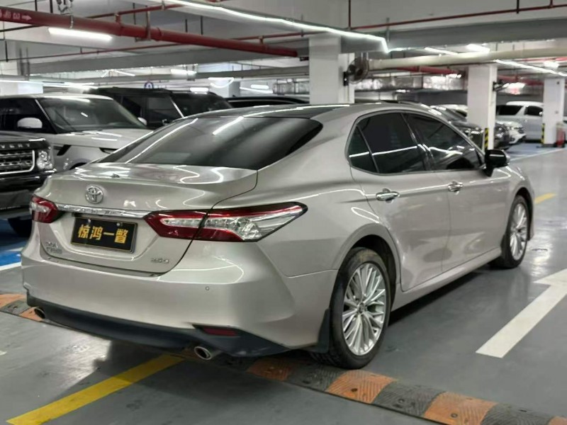 广州18年丰田凯美瑞7