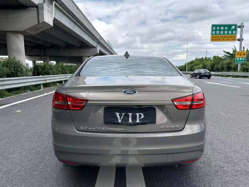 广州17年福特福睿斯5