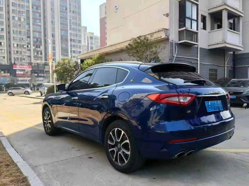萍乡18年玛莎拉蒂Levante8