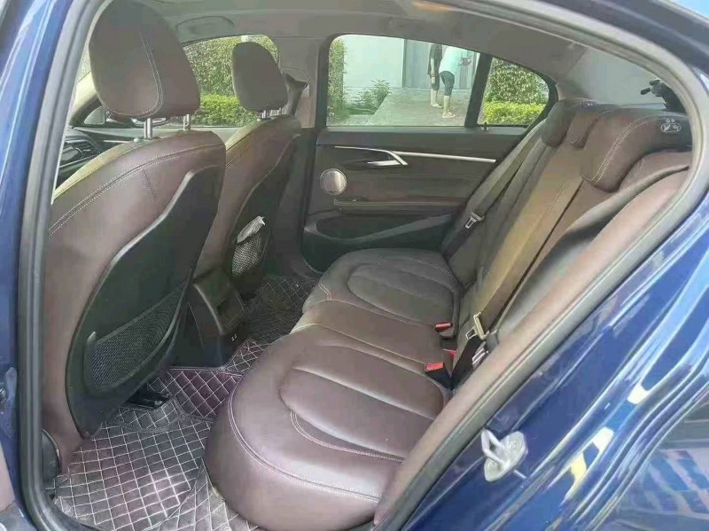 广州20年宝马1系9