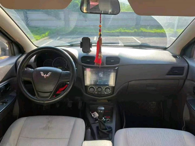 广州17年五菱汽车宏光8