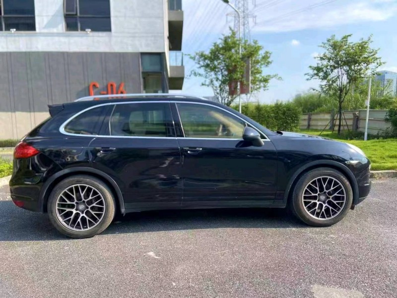 广州12年保时捷卡宴4