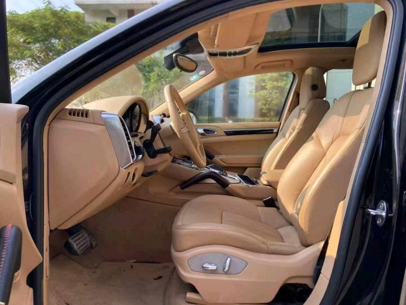 广州12年保时捷卡宴9