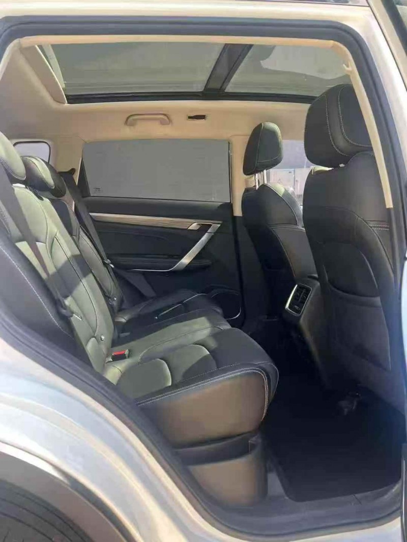 襄阳21年吉利博越7