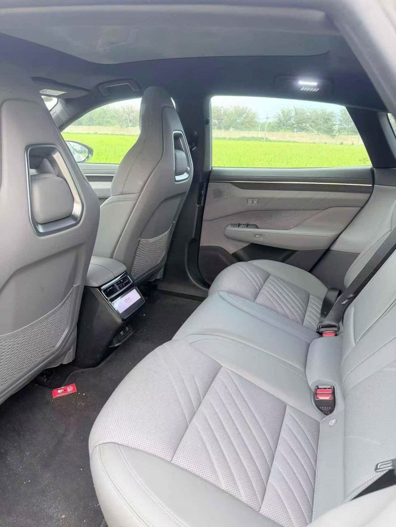 嘉兴25年极氪汽车0015