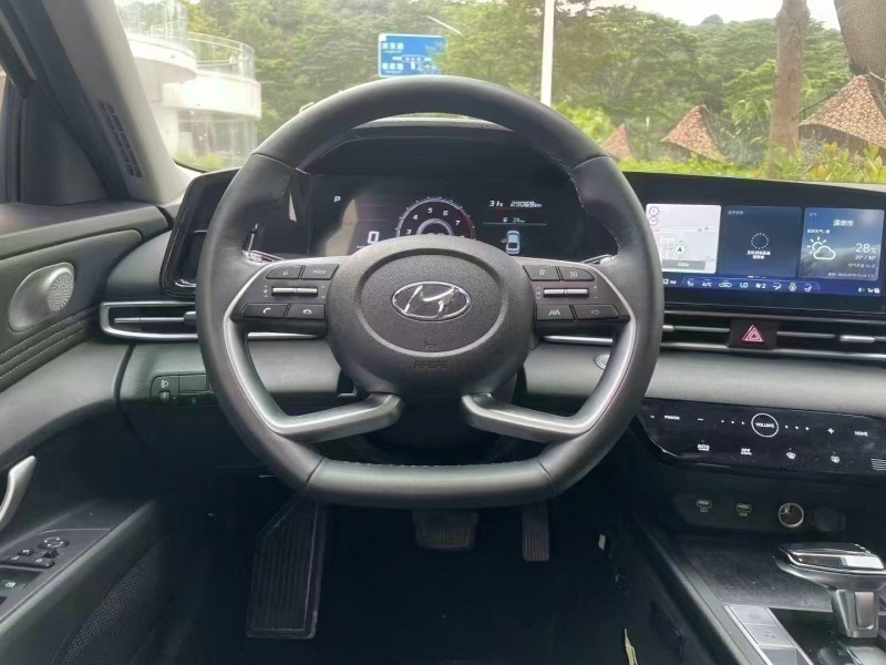 深圳22年现代伊兰特7