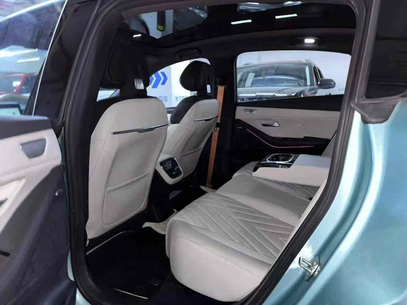 成都24年长安汽车深蓝5