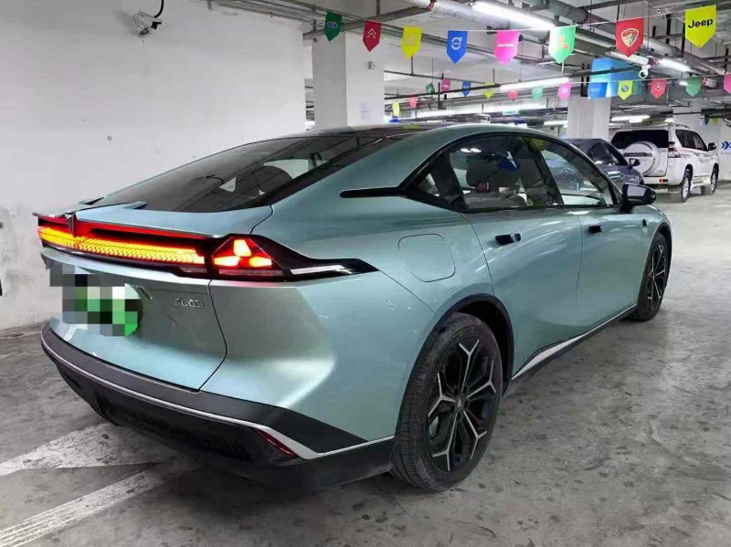 成都24年长安汽车深蓝8