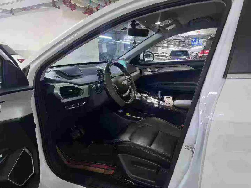 成都23年吉利几何4