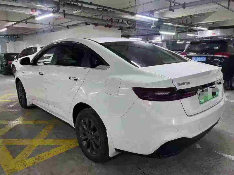 成都23年吉利几何7