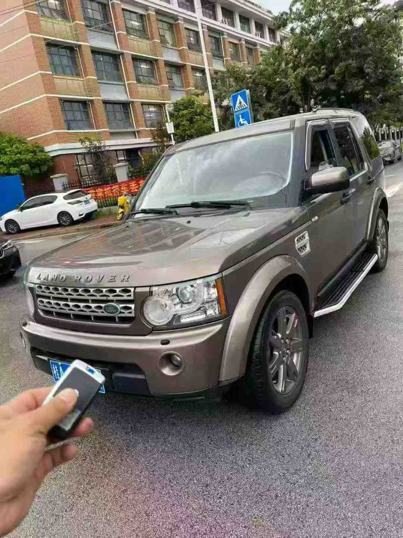 南宁11年路虎发现2