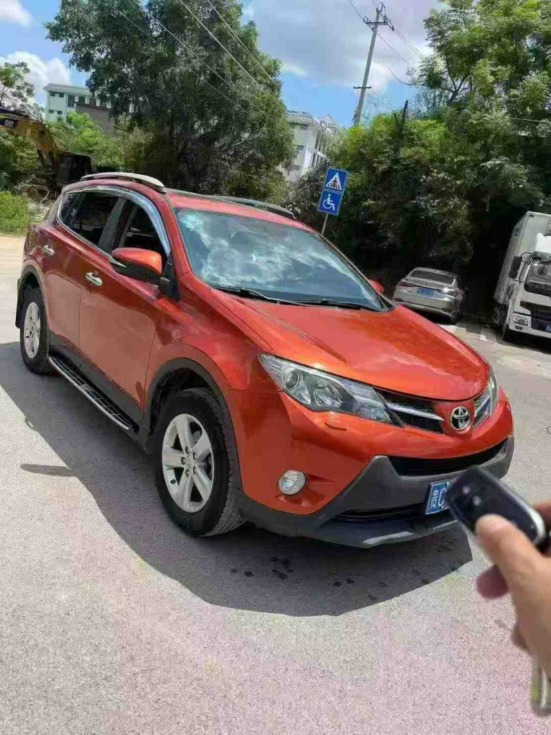 南宁14年丰田RAV4荣放1
