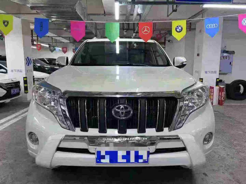 成都18年丰田普拉多1