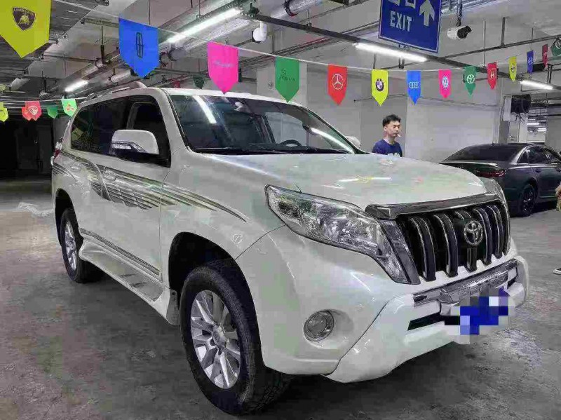 成都18年丰田普拉多2