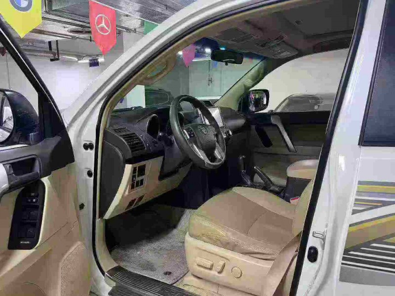 成都18年丰田普拉多4