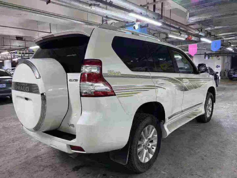 成都18年丰田普拉多8