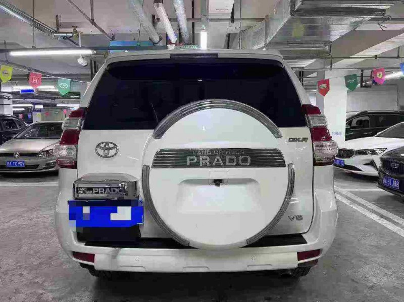 成都18年丰田普拉多9