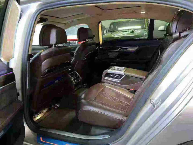 成都21年宝马7系4