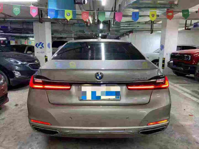 成都21年宝马7系8