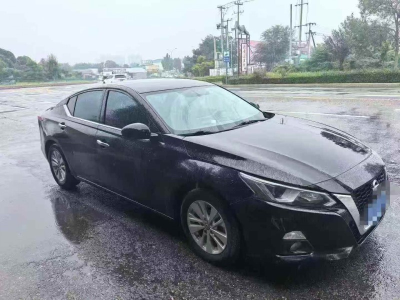 枣庄21年日产天籁3