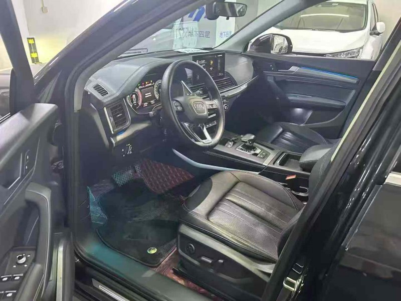 成都22年奥迪Q54