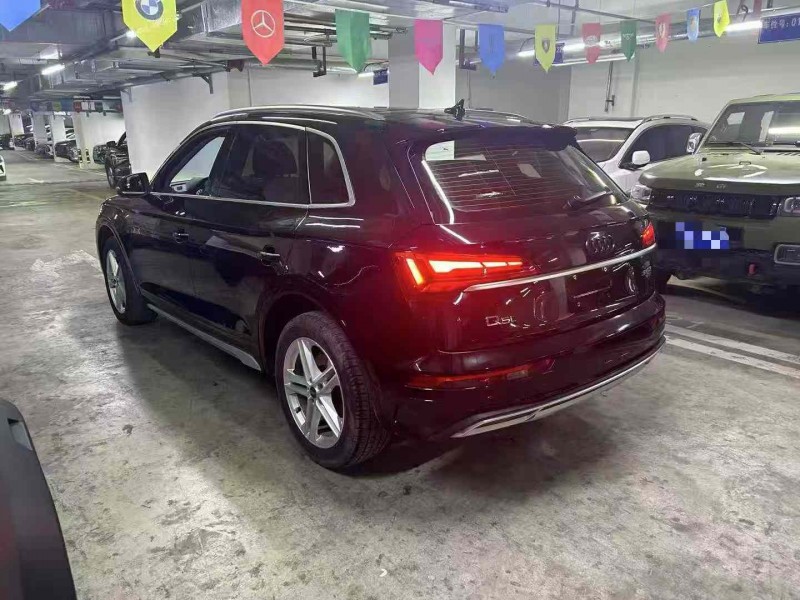 成都22年奥迪Q58