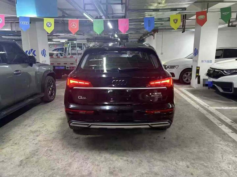 成都22年奥迪Q59