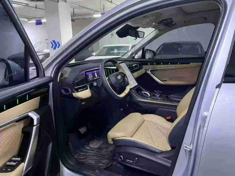 成都23年吉利博越4