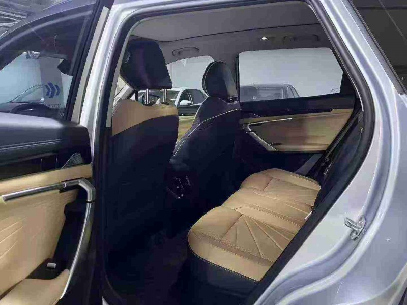 成都23年吉利博越5