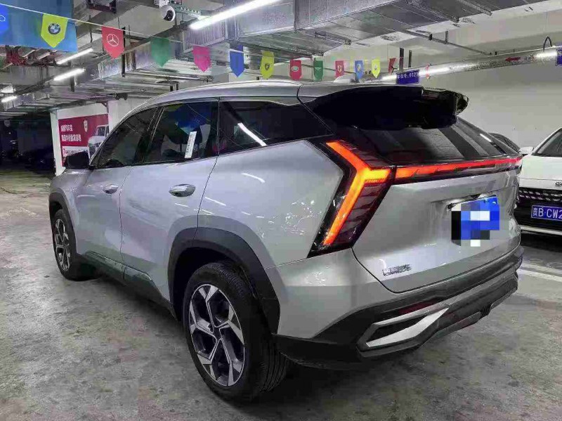 成都23年吉利博越7