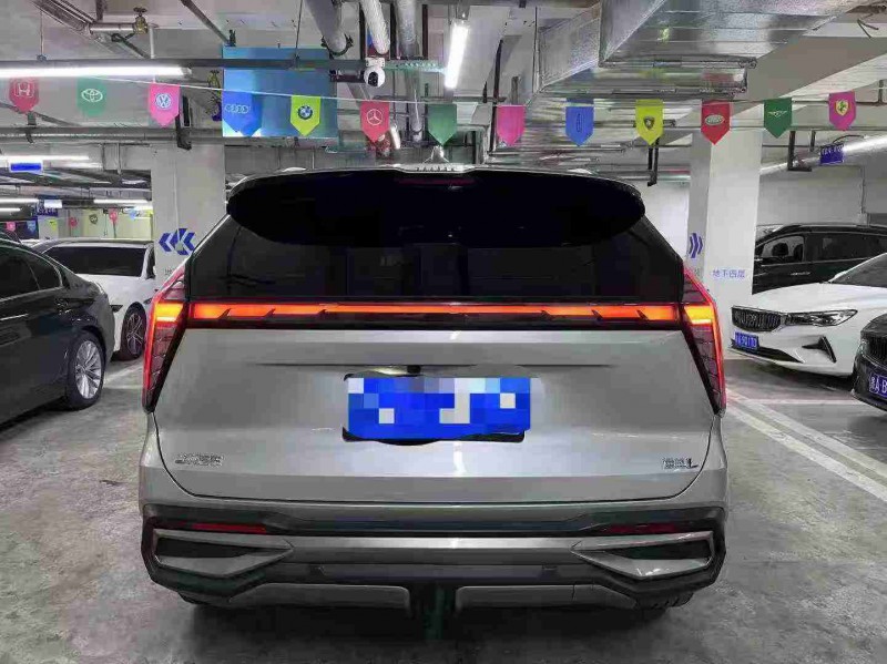 成都23年吉利博越9