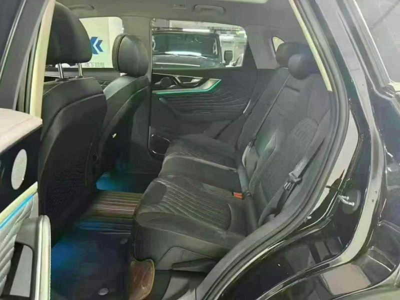 成都22年红旗HS56