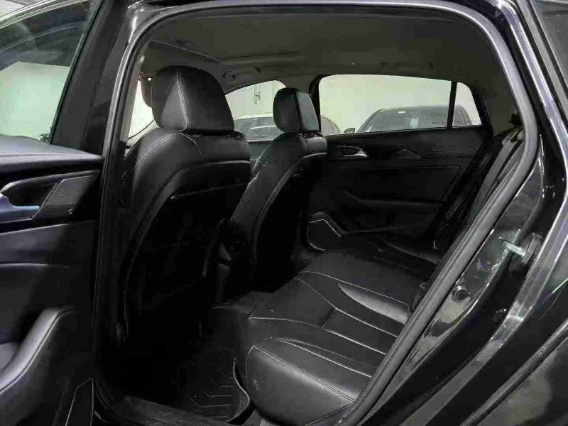 成都19年红旗H55