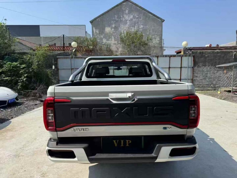 泰安25年大通星际R8