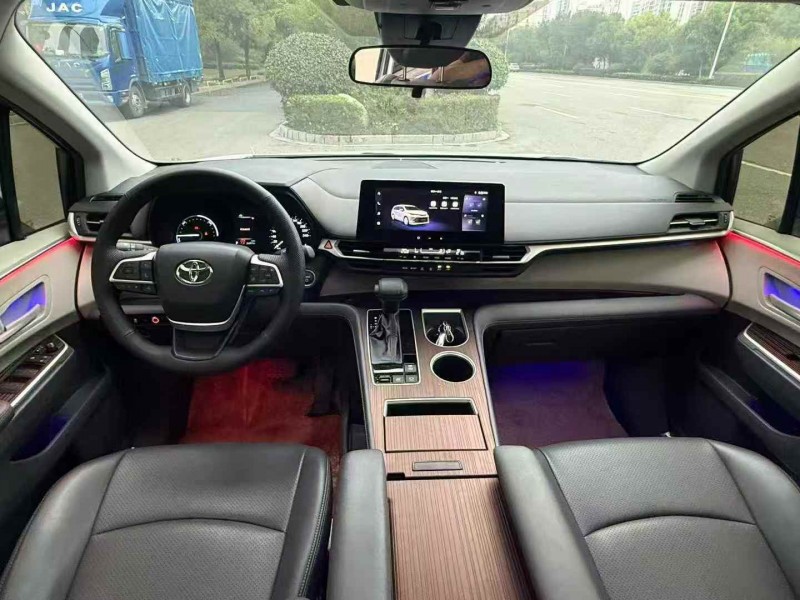 淮南24年丰田塞纳6