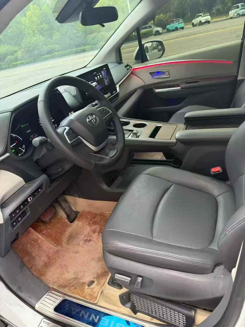 淮南24年丰田塞纳7