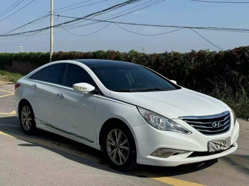 新乡14年现代索纳塔3