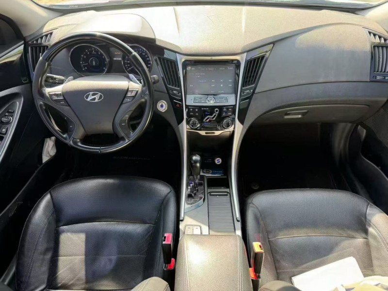 新乡14年现代索纳塔4