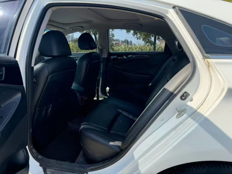 新乡14年现代索纳塔5