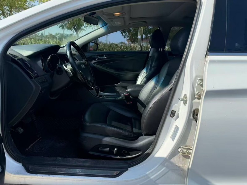 新乡14年现代索纳塔6