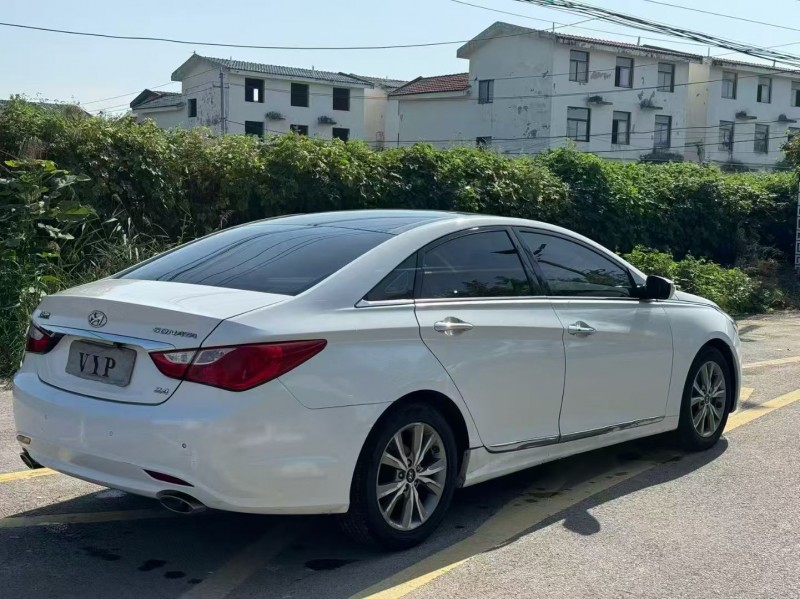 新乡14年现代索纳塔7