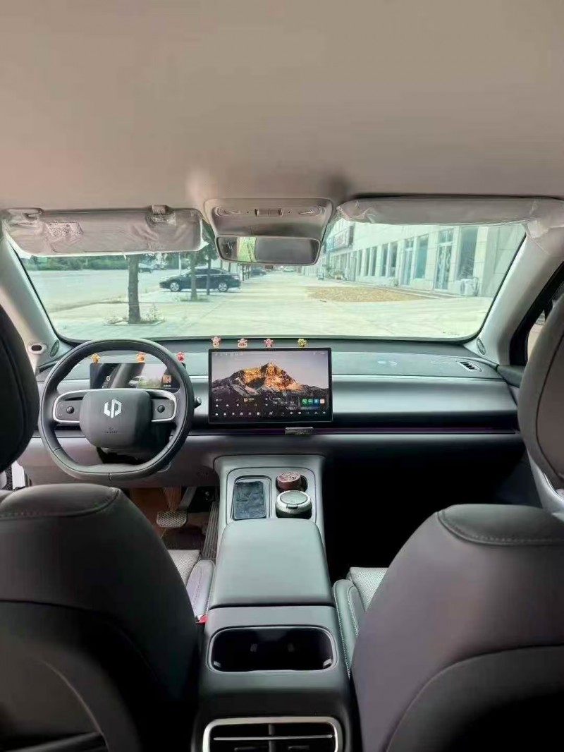 菏泽25年零跑汽车C104