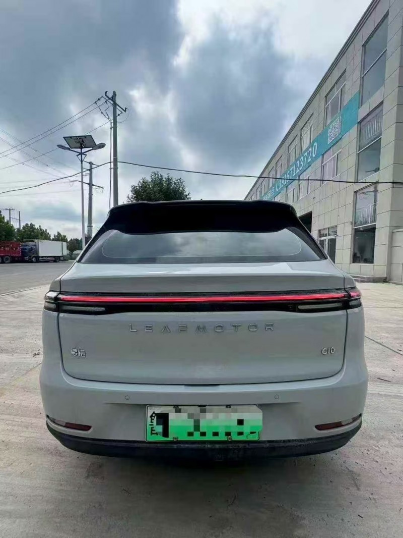 菏泽25年零跑汽车C109