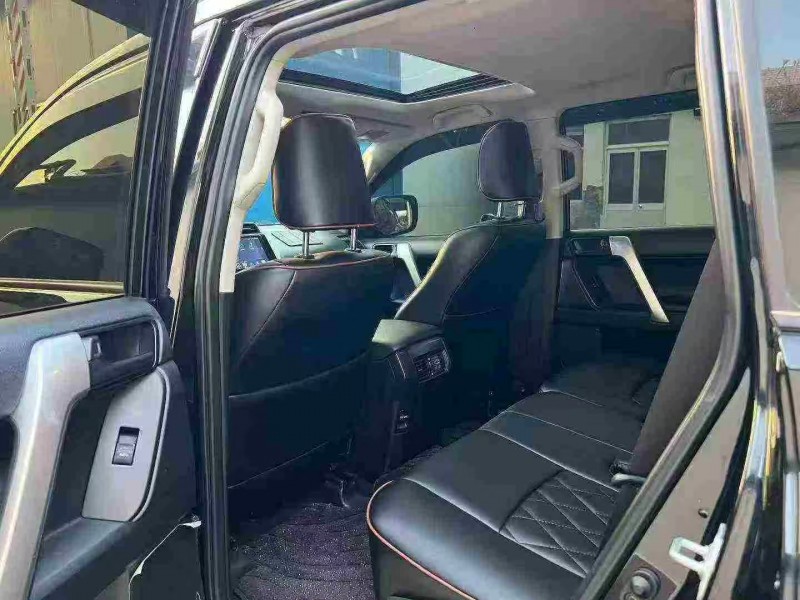 日照19年丰田普拉多5