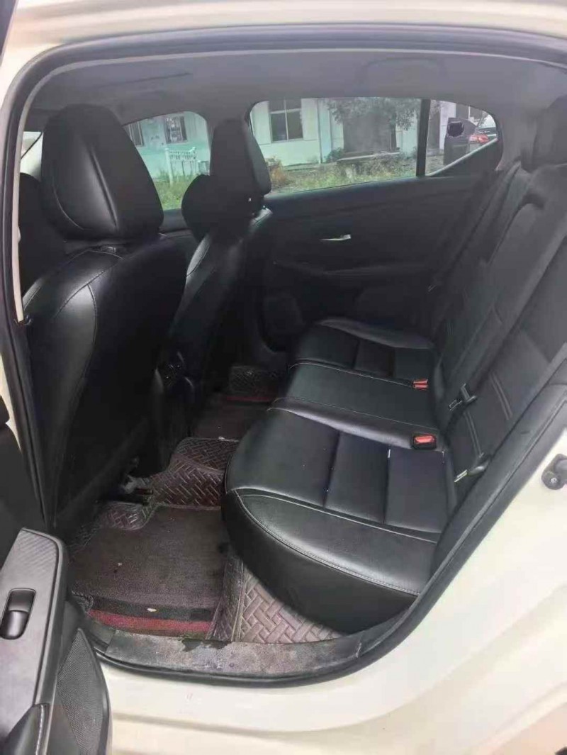 新余20年日产轩逸5